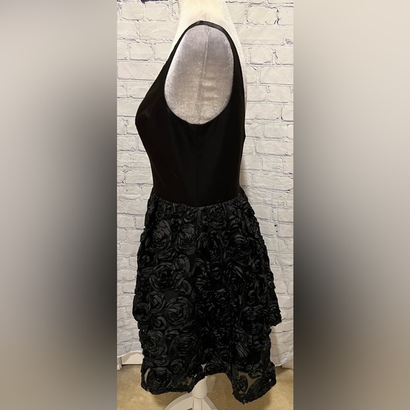 ADRIANA PAPPEL DRESS Satin top and floral appliques on mesh tulle skirt 8 - Picture 3 of 5